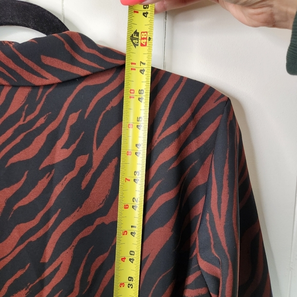 Joseph Ribkoff Brown Animal Print Midi Dress Long Sleeve Pockets Duster Size 4 - Picture 12 of 14